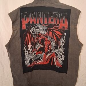 Wrangler Graphic Denim Pantera Battle Vest in Black and Red